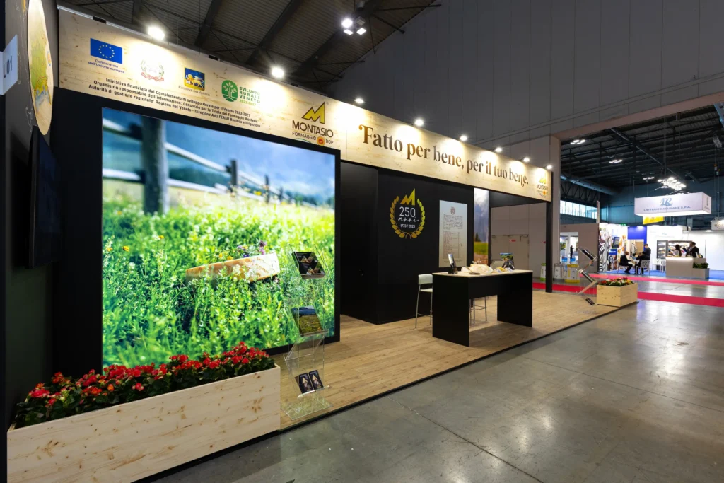 Allestimento stand Consorzio Montasio TuttoFood 2026 Milano - stand fieristico settore food tradizione italiana