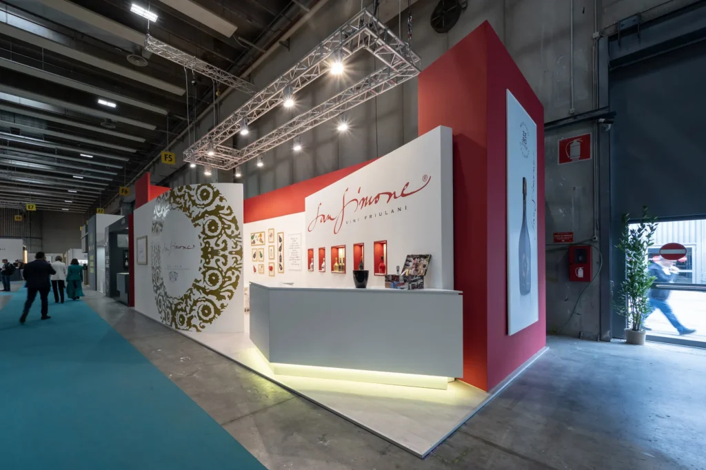 Allestimento stand San Simone Winery Vinitaly 2026 Verona - stand fieristico settore vino