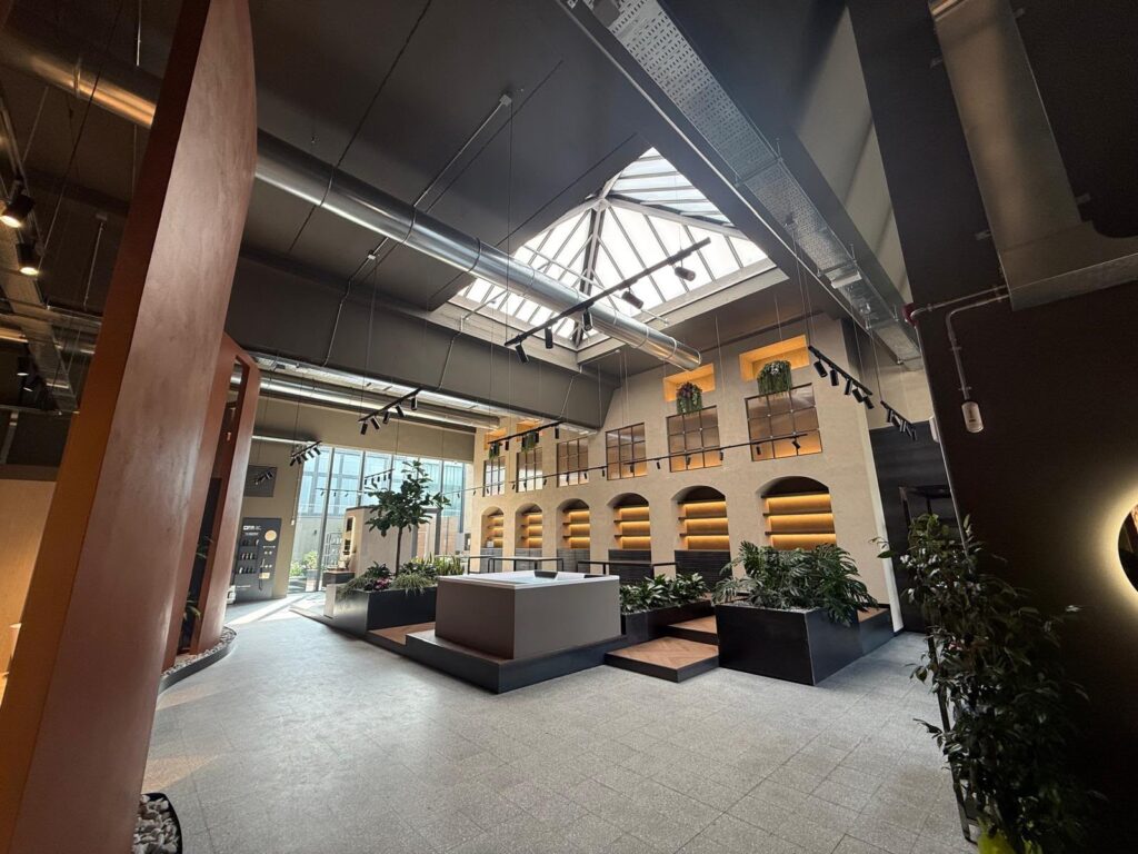 Showroom IDRAS Monza, area centrale – Progetto 2